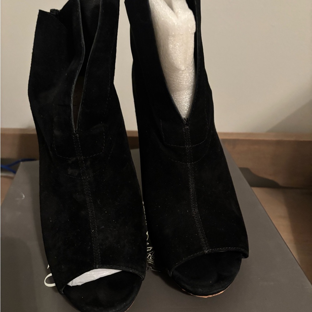 Vince Camuto Suede bootie
